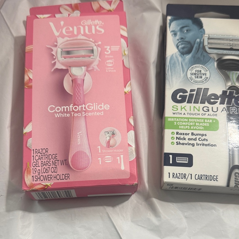 Gillette Venus ComfortGlide Razor Set - Picture 2 of 7